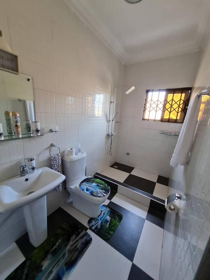 Nesta Barron -Home Away From Home North Legon Exterior foto