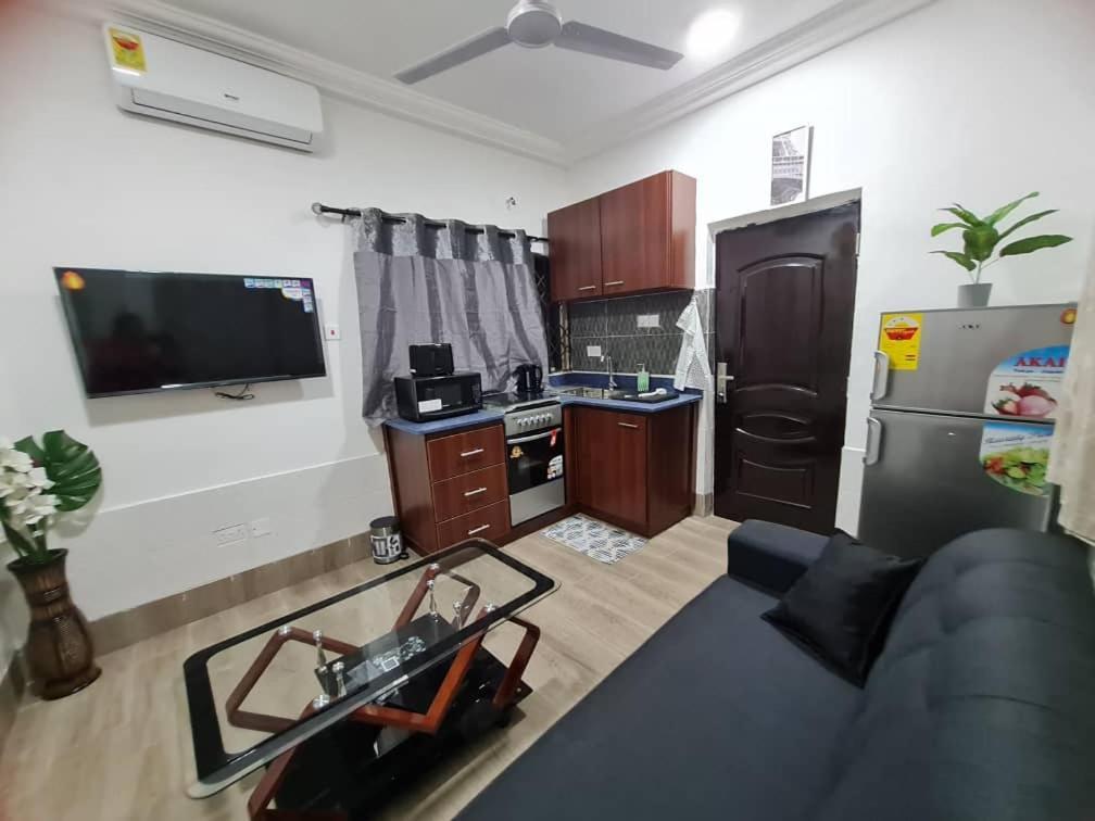 Nesta Barron -Home Away From Home North Legon Exterior foto