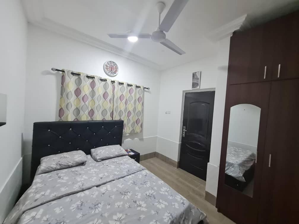 Nesta Barron -Home Away From Home North Legon Exterior foto