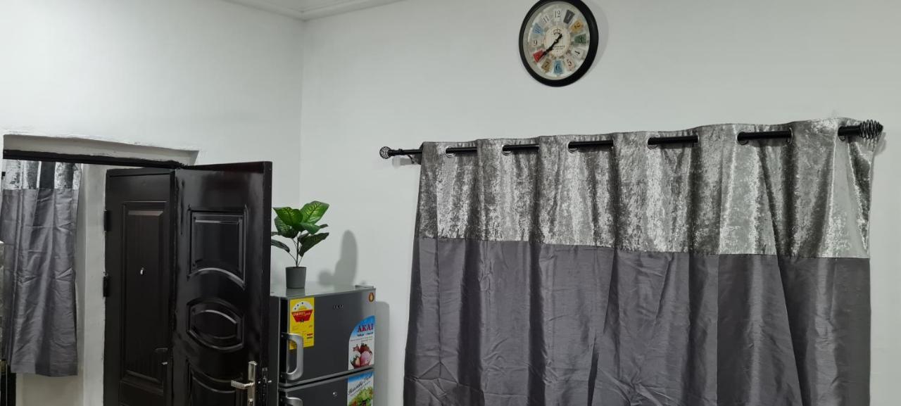 Nesta Barron -Home Away From Home North Legon Exterior foto