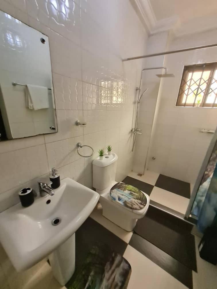 Nesta Barron -Home Away From Home North Legon Zimmer foto