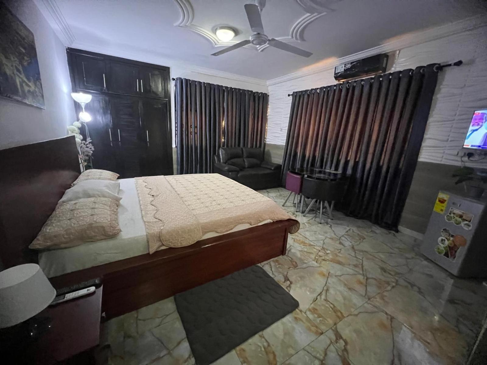 Nesta Barron -Home Away From Home North Legon Exterior foto