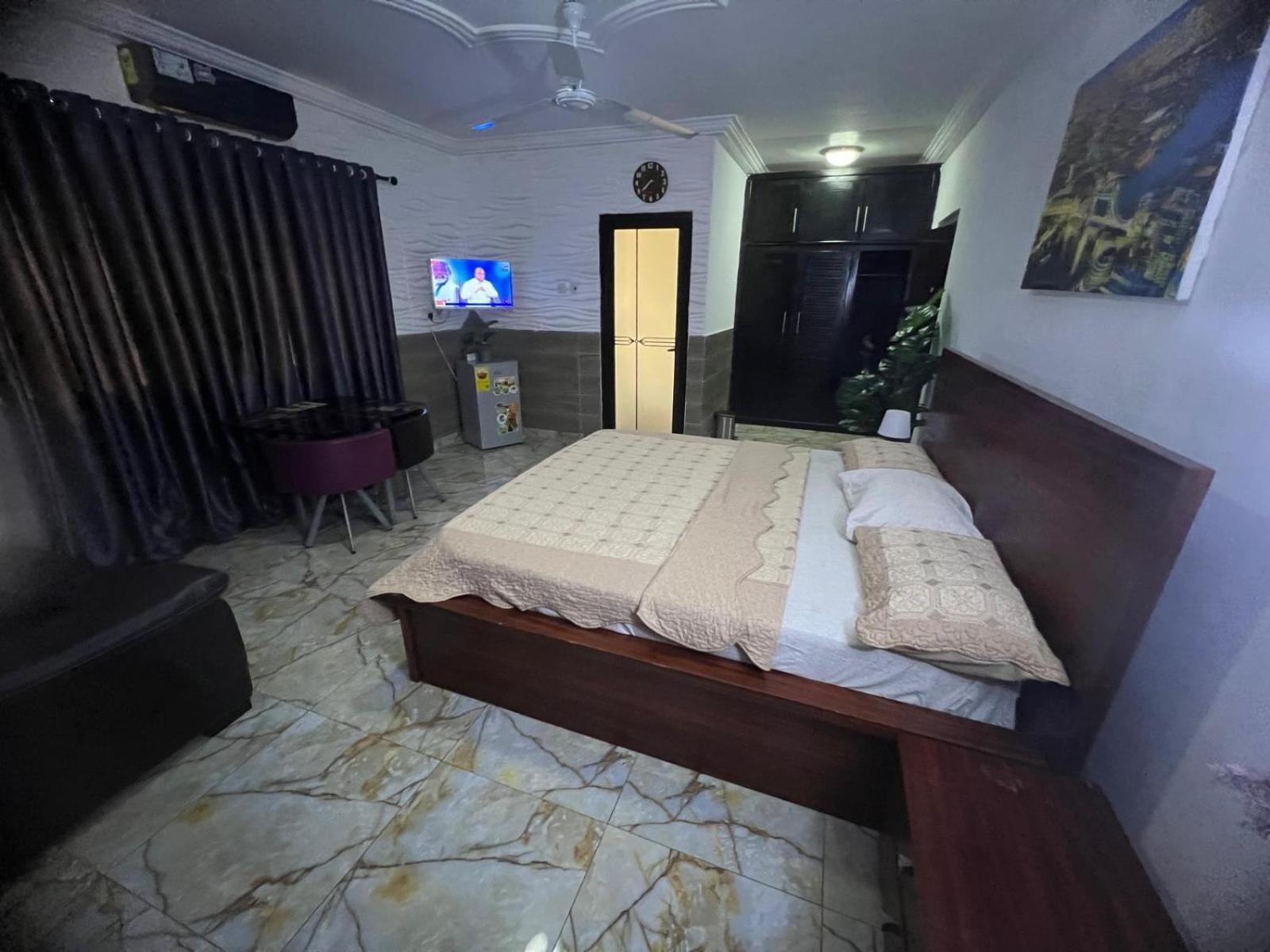 Nesta Barron -Home Away From Home North Legon Exterior foto