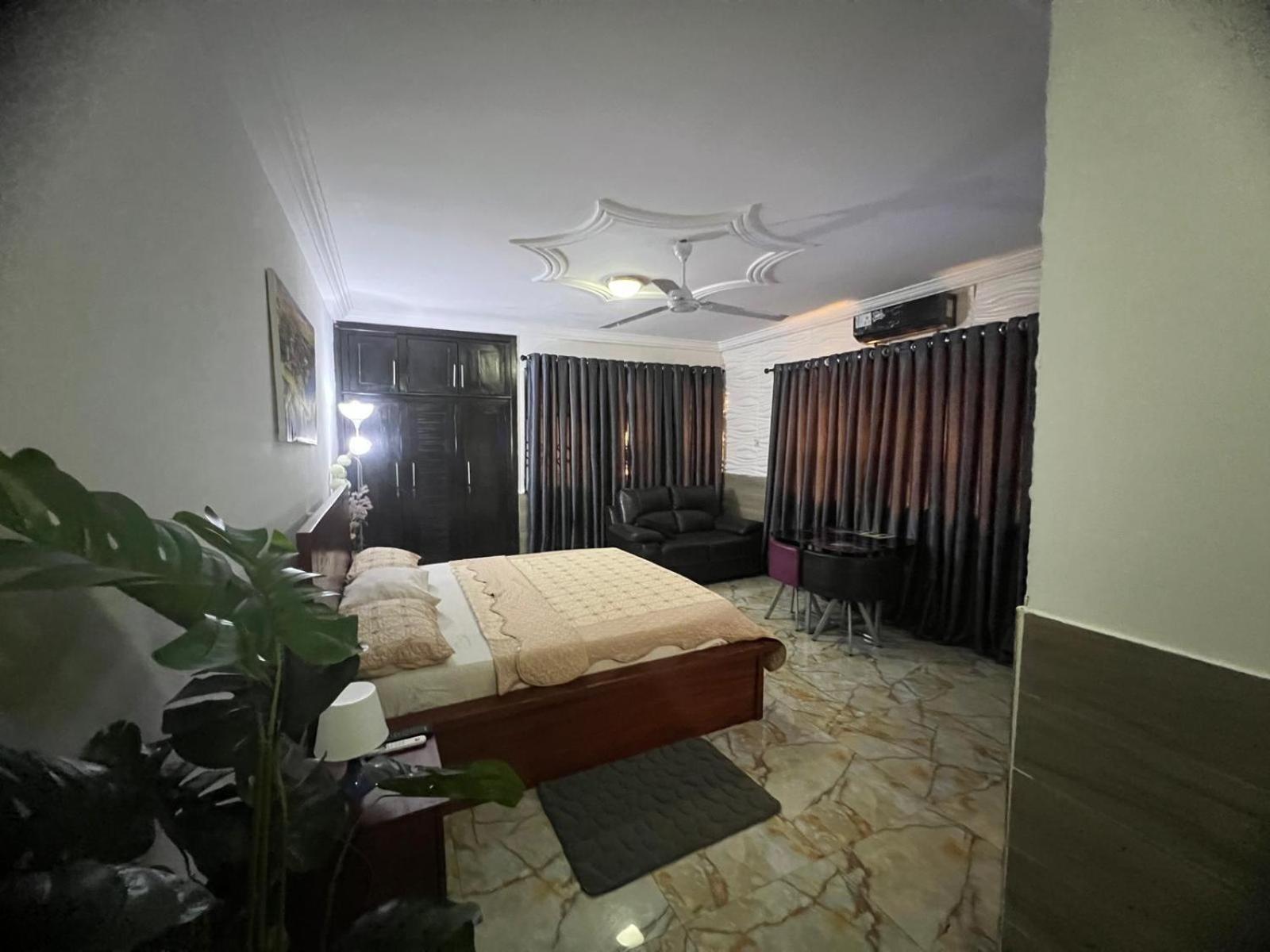 Nesta Barron -Home Away From Home North Legon Exterior foto