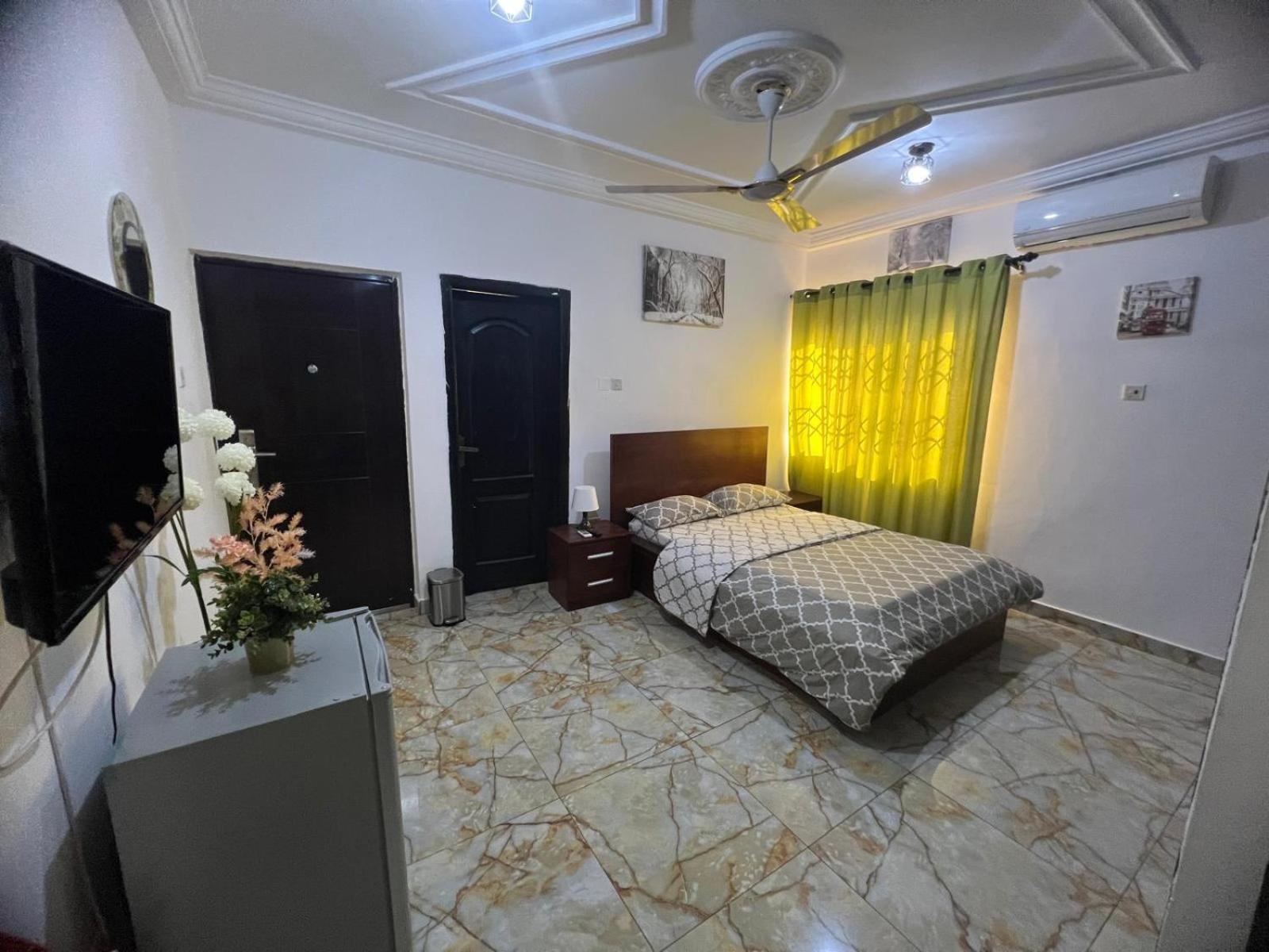 Nesta Barron -Home Away From Home North Legon Exterior foto